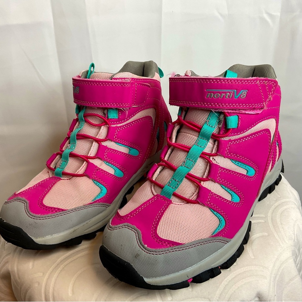 Nortiv8 big girls size 5 waterproof boots